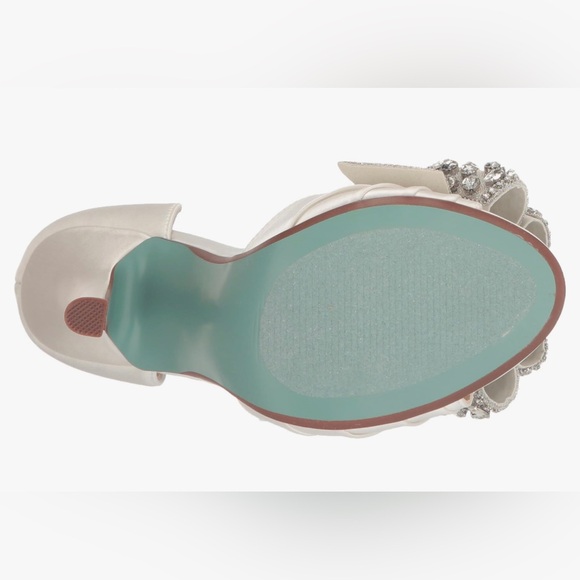 🌸BETSEY JOHNSON WOMEN’S SHOES IVORY Sz 8.5 Used in Excellent Condition WITH BOX. - Picture 6 of 8